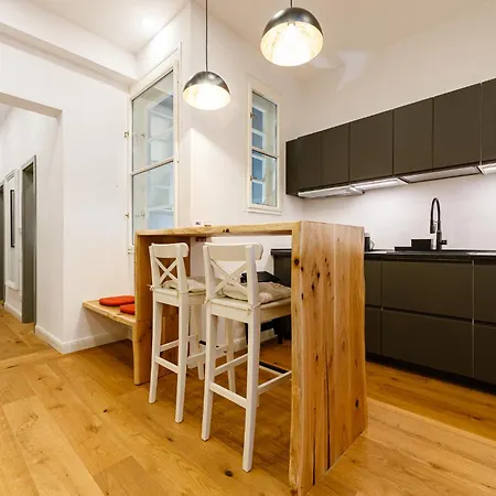 The Chic One, Unirii Square View