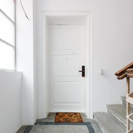 The Chic One, Unirii Square View