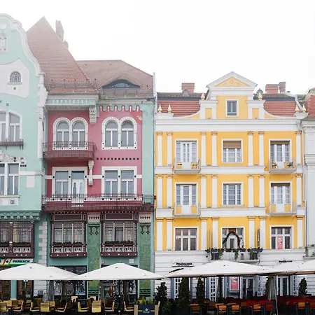 The Chic One, Unirii Square View