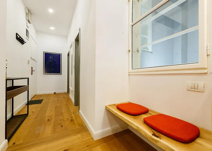 The Chic One, Unirii Square View