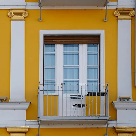 Apartment The Chic One, Unirii Square View