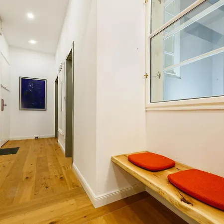 The Chic One, Unirii Square View
