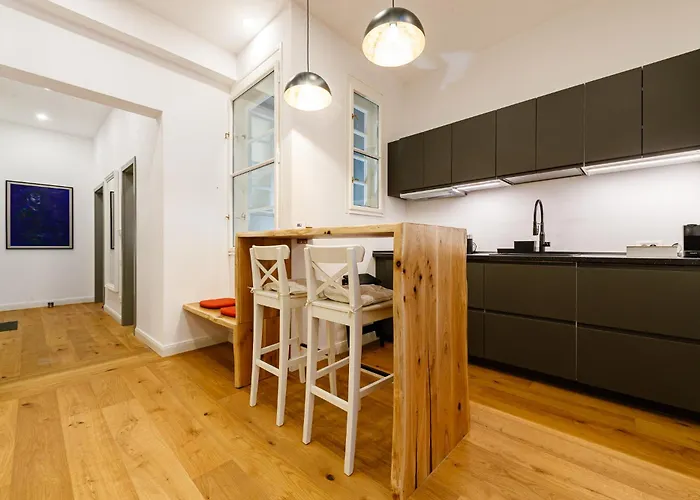 The Chic One, Unirii Square View